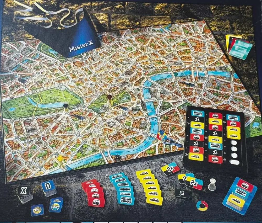 Ravensburger Scotland Yard Hunting Mister X Board Game COMPLETE 8+ 2-6 players